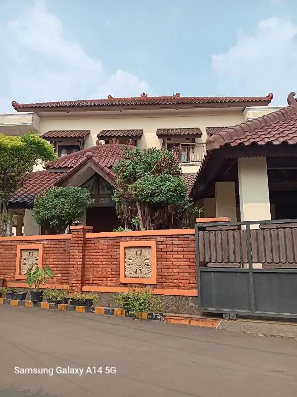 Dijual rumah siap huni desain joglo di jatiwaringin pondok gede