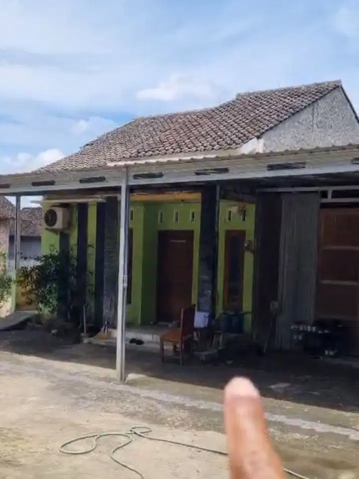 DIJUAL 4 UNIT (2 RUMAH SUDAH JADI & 2 KAVLING) di SRATEN DEKAT PASAR