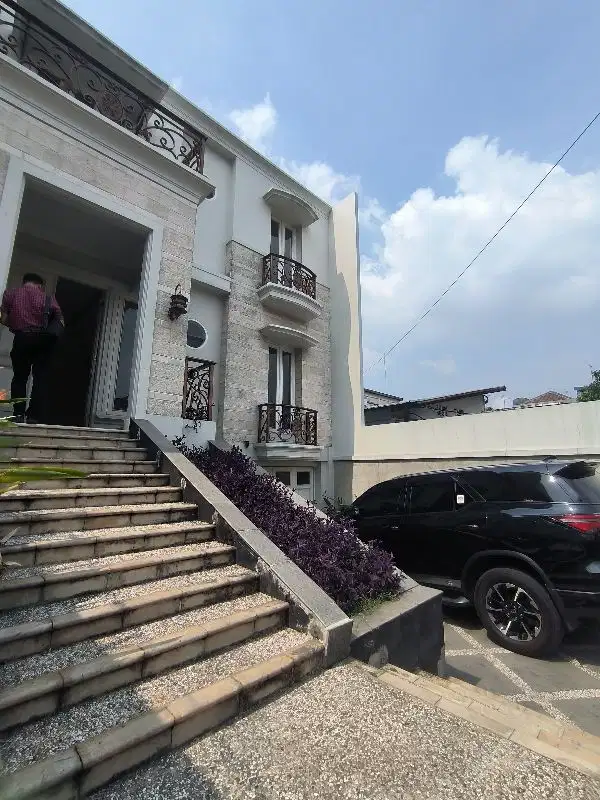 jual  rumah baru bebas banjir strategis di Cawang otista Jakarta