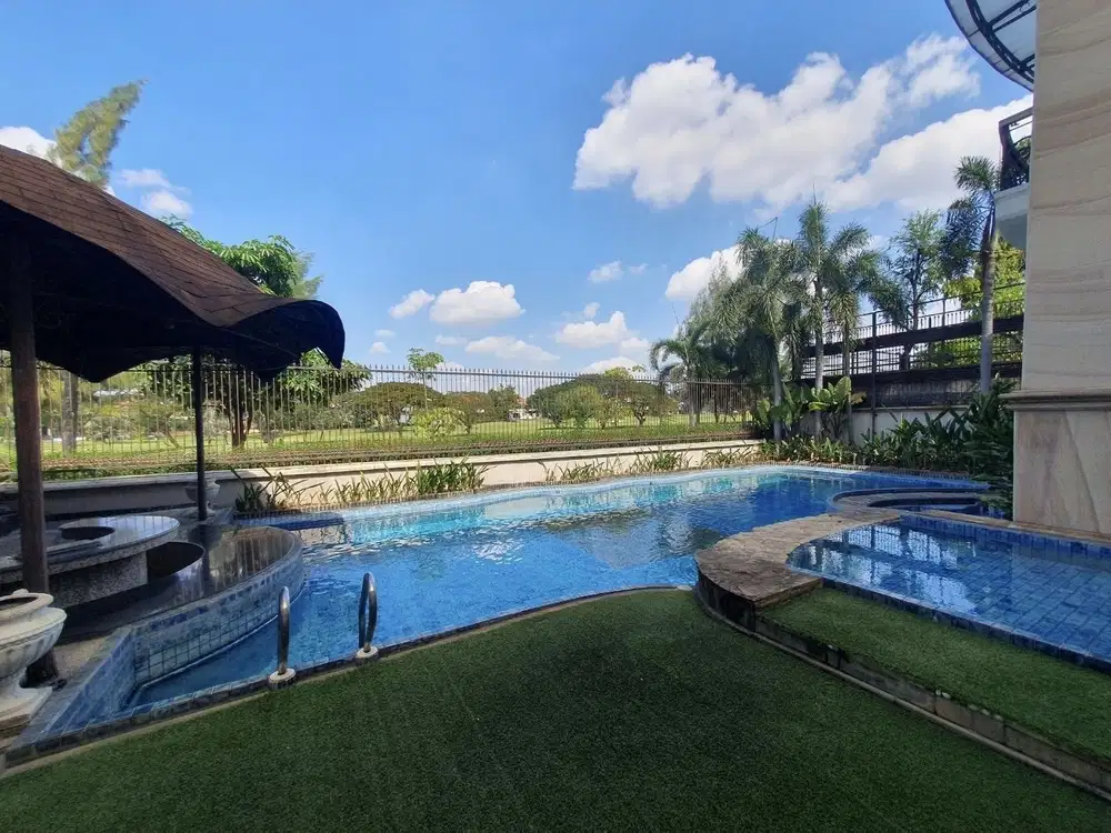 Jual Rumah Luxury Graha Family Golf View