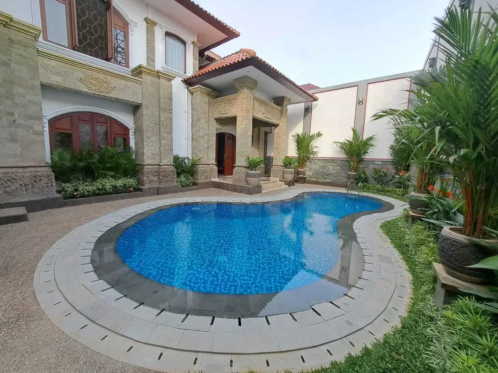 Rumah Sangat Mewah Luxury Semi Furnished Lokasi Premium Renon