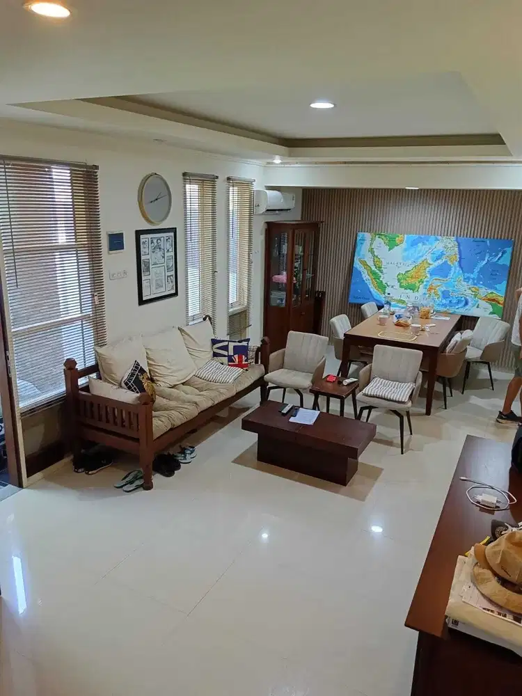 DI JUAL RUMAH SIAP HUNI SEMI FURNISHE NYAMAN TERAWAT DI JIMBARAN BALI