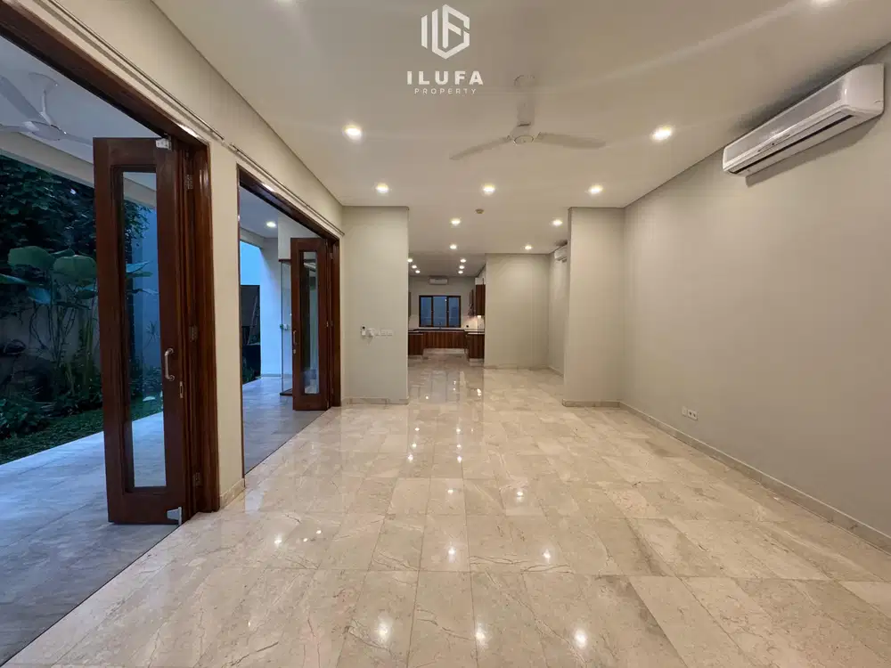 Disewakan townhouse modern lokasi strategis jalan kemang benda
