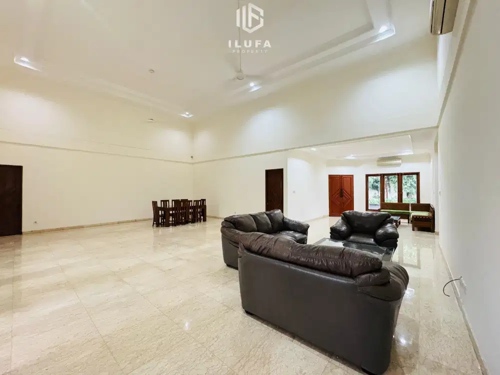 Disewakan rumah dalam compound asri lokasi strategis kemang