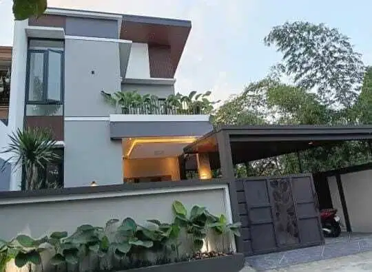 Rumah 2 lantai mewah dlm perumahan belakamg hotel hyatf