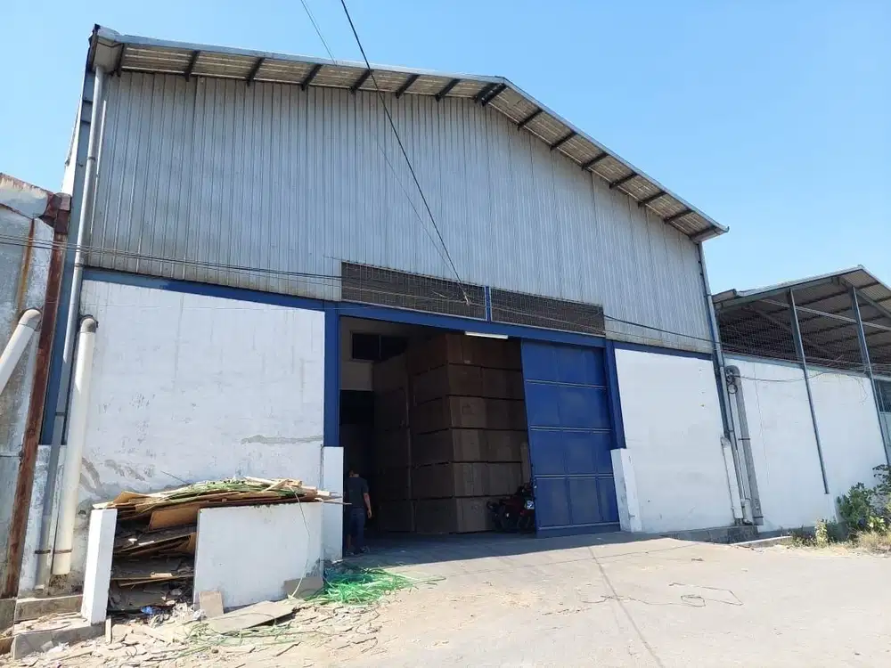 Dijual Gudang Margomulyo Permai, lantai gudang tinggi, kondisi bersih