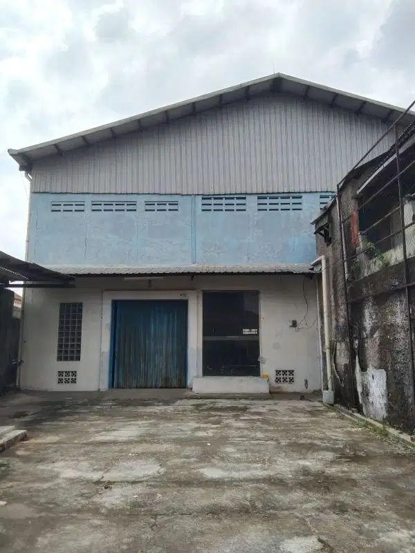 disewakan gudang rp700 meter akses mobil truk coldiesel