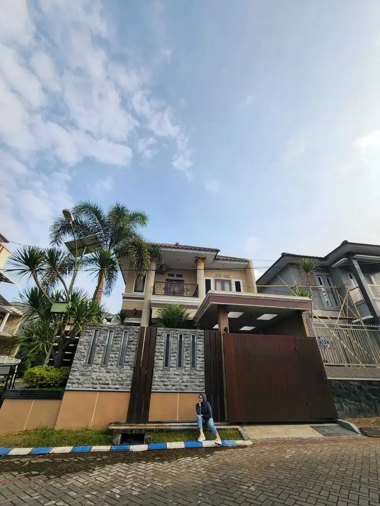 VILLA MEWAH ABDUL GANI SELANGKAH DARI MUSIUM ANGKUT BATU