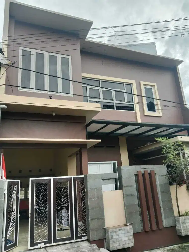 RUMAH DUA LANTAI LOKASI SOEHAT BUNGA MERAK MALANG