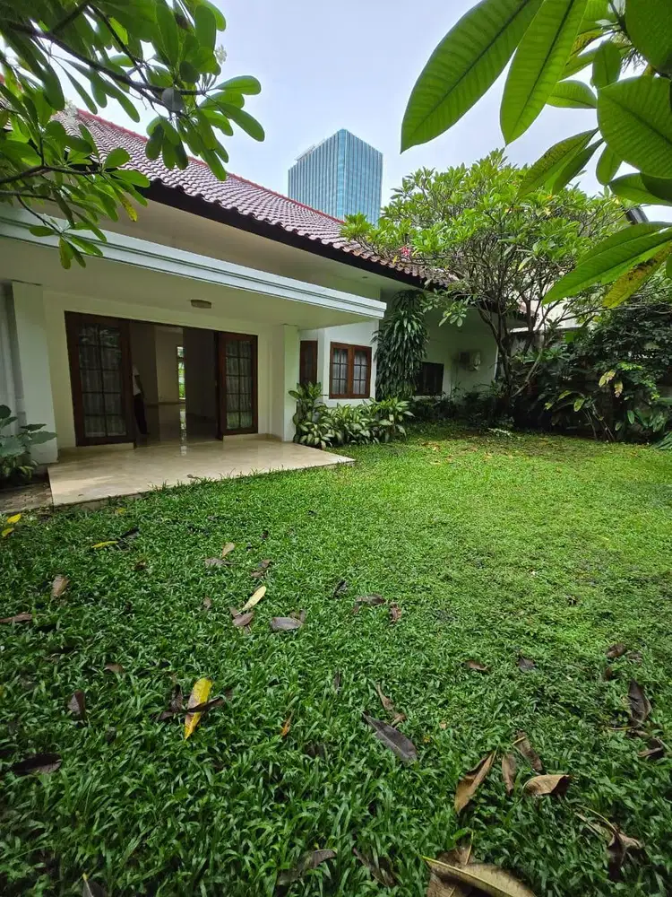 Rumah Mewah 1 Lantai Dijual di Keb Baru, Tenang & Bebas Banjir