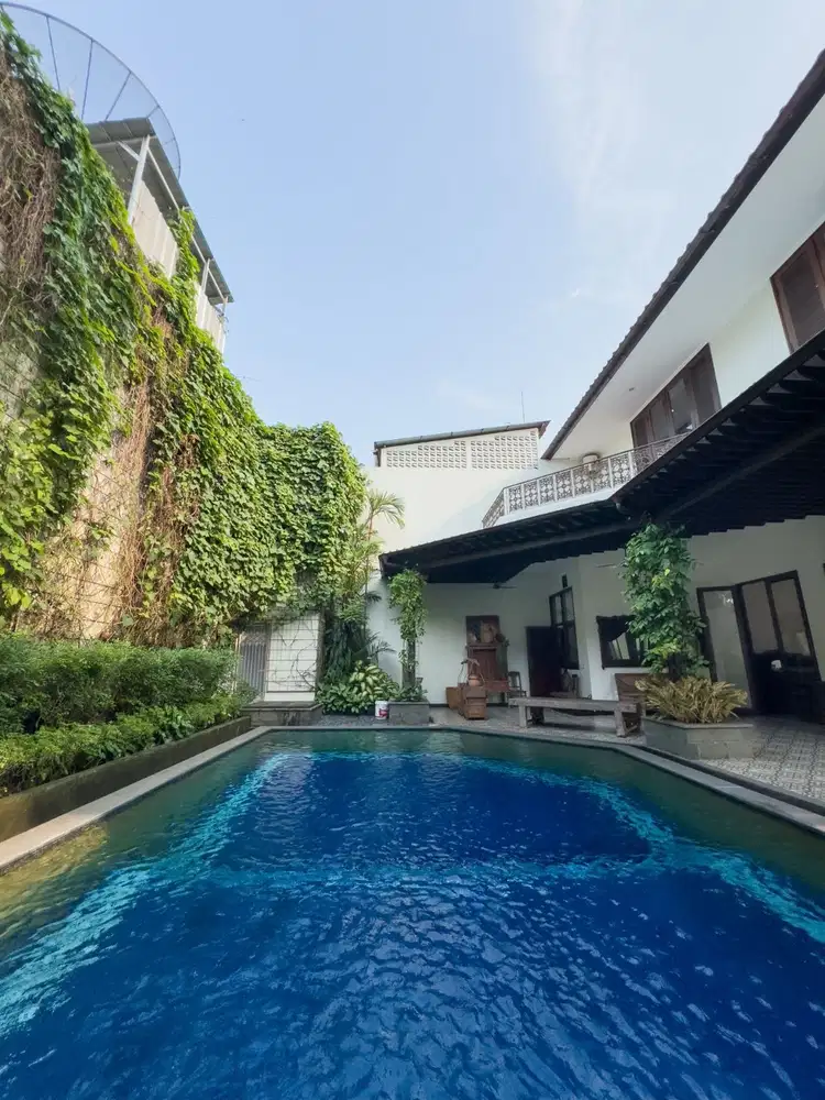 Disewakan Rumah mewah dan luas Di menteng Lokasi nyaman