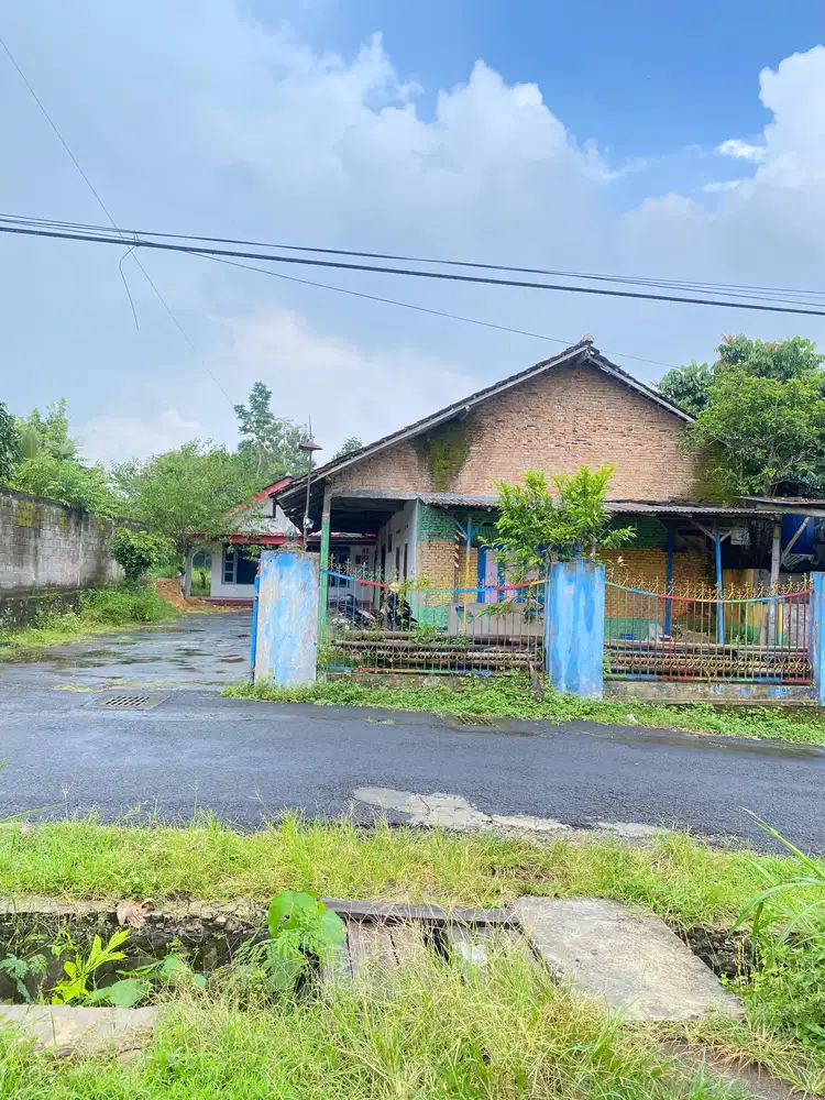 TANAH CANTIK BONUS BANGUNAN LOKASI STRATEGIS DI JALAN GITO GATI