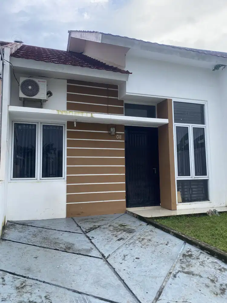 Di jual rumah tengah kota full furnised belakang PTC
