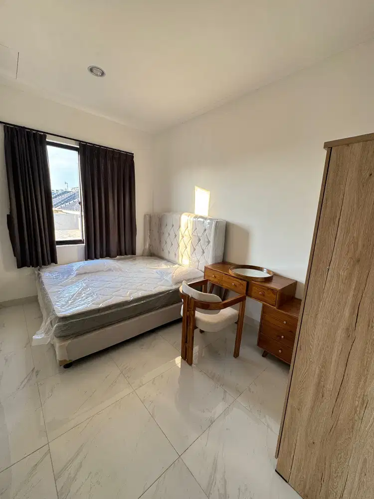 Disewakan  Rumah Golf island  PIK Full Furnished 3 Lantai