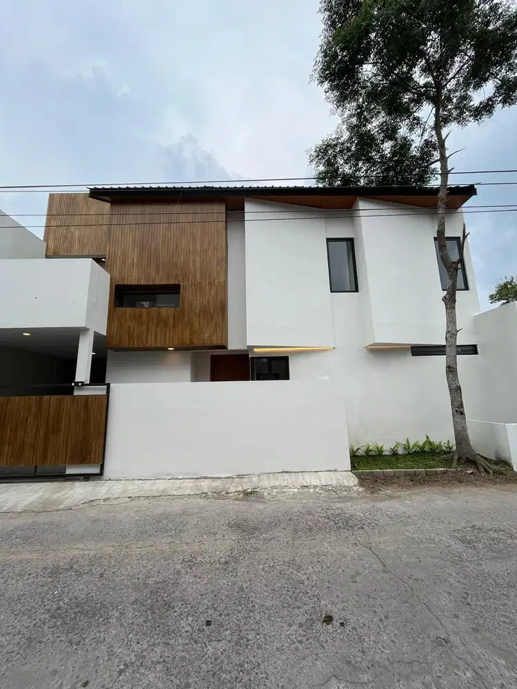 RUMAH BARU MEWAH 2 LANTAI KEKINIAN DI PURWOMARTANI DEKAT SAMBISARI