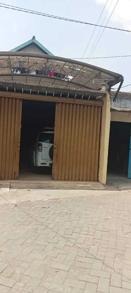 Rumah 2 Lt plus Gudang di Jl. Abdul Rosyid, Banjardowo, Genuk, Semaran