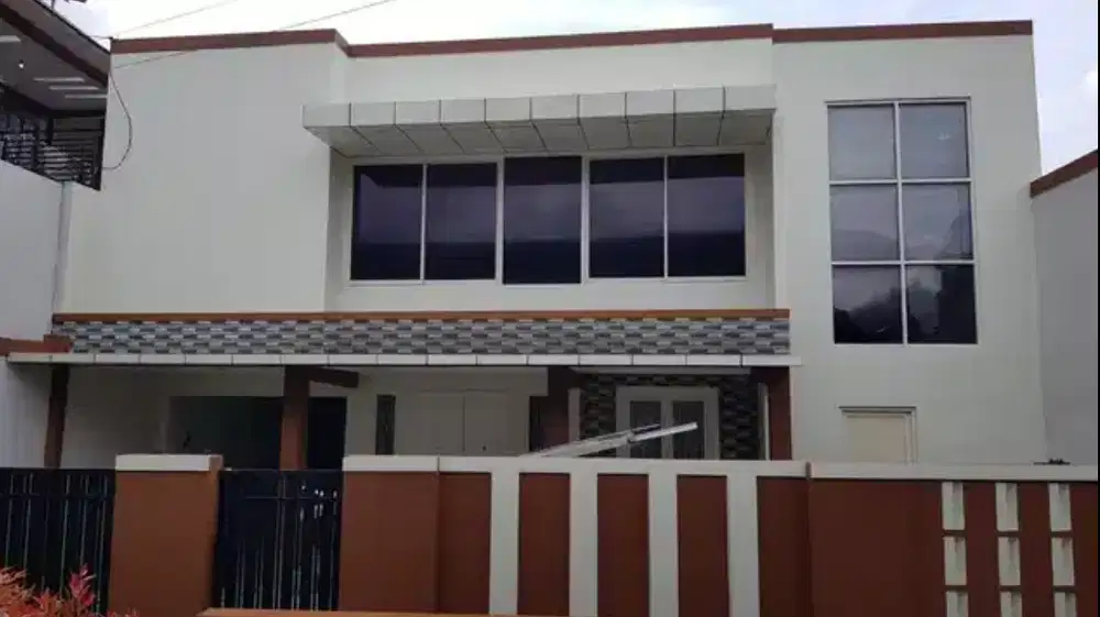 Rumah 2 Lt Jl Panda Timur dekat Kelurahan Palebon