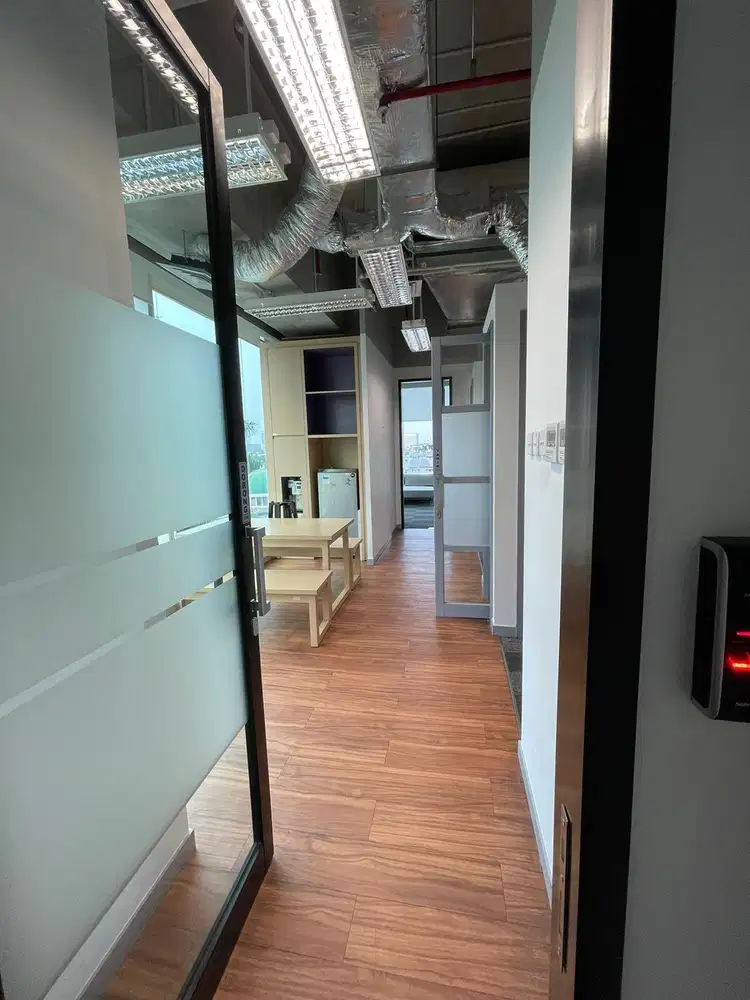 DISEWAKAN OFFICE FURNISH DI MCC SUDIRMAN