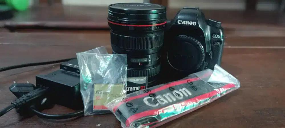 Canon 5D Mark II Lensa Canon 17-40 L