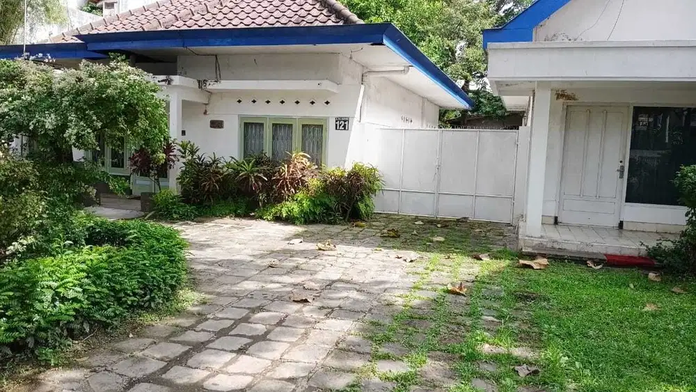 RUMAH POROS JALAN MAYJEN HARIYONO KOTA MALANG