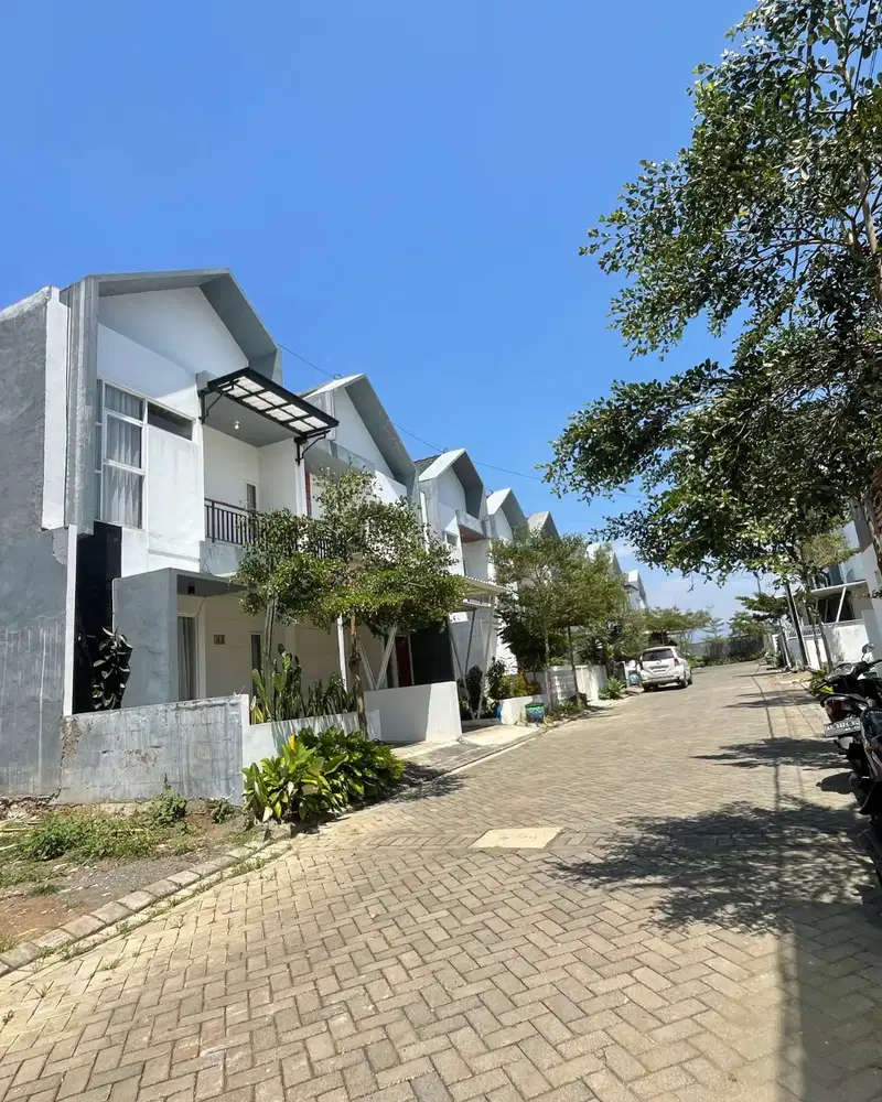 Dijual Villa Mewah 2 lantai kota batu free private pool SHM on hand