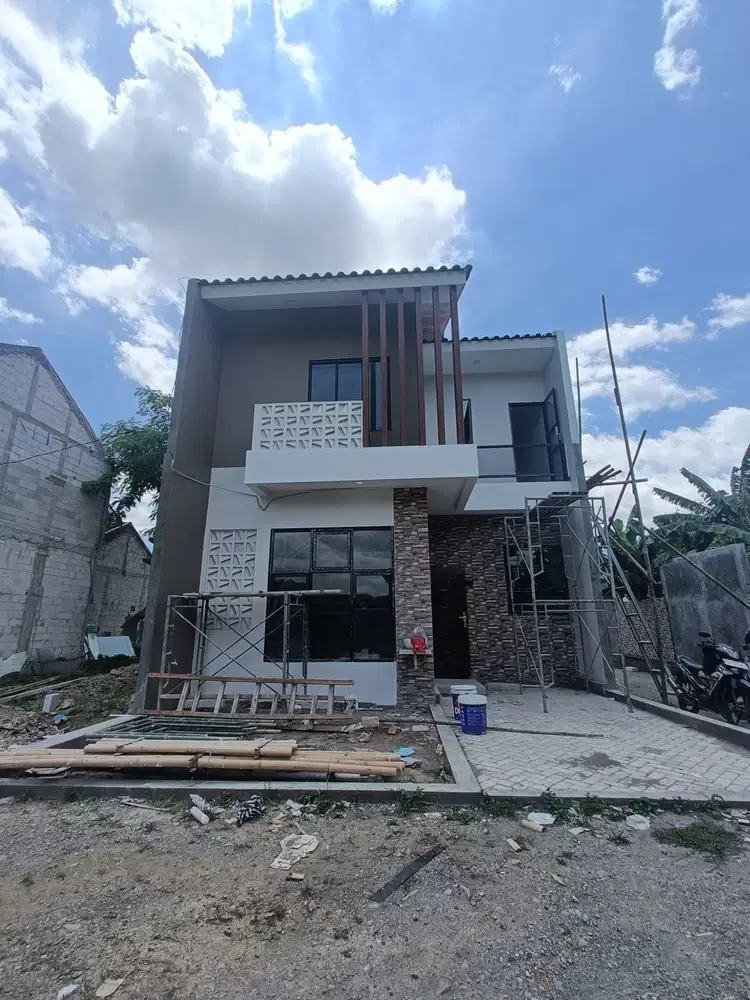 RUMAH LANTAI 2 BERKONSEP VILA HANYA 2 JTAN