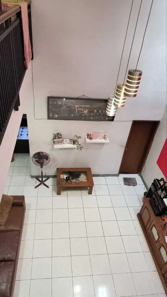 Rumah minimalis dua lantai di Antapani