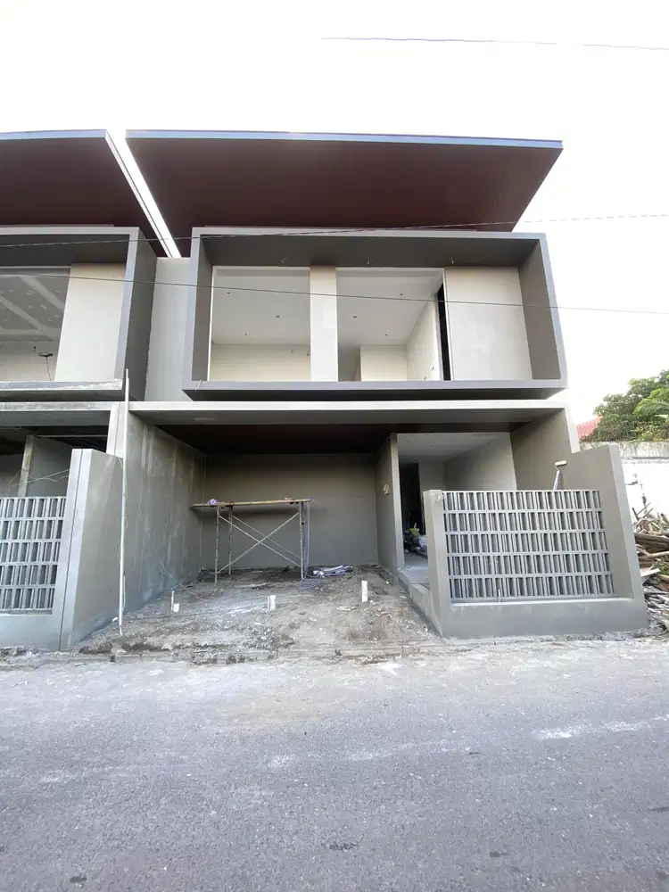 RUMAH MEWAH 2 LANTAI KONTEMPORER MODERN - FULL FURNISHED DI TEGAL REJO
