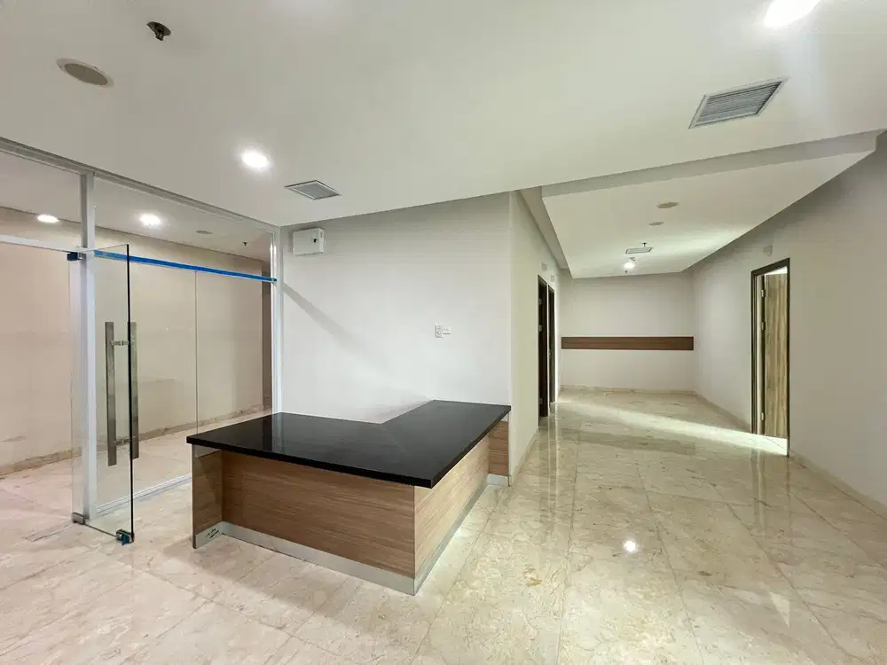 Sewa Kantor Semi Furnish 332 m2 di Lippo Kuningan, Strategis, Hrg Nego