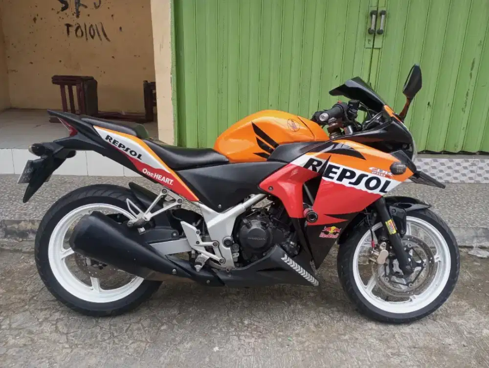 Honda CBR 250 CBU plat A