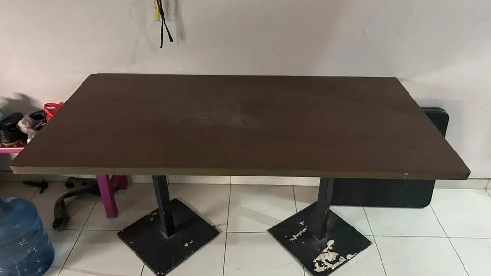 Meja makan kondisi 90% bagus jual karma sudah tidak buka usaha lagi