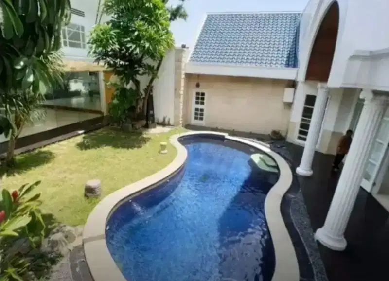 rumah mewah di jl kembar araya ada kolam renang dekat rs persada
