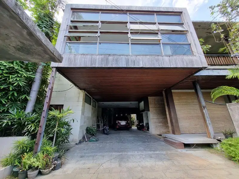 Dijual Villa Dekat Pantai – Batu Belig