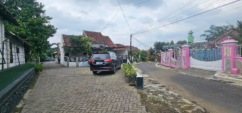 rumah lawang luas 122 persis di samping flyover dekat ke jalan raya