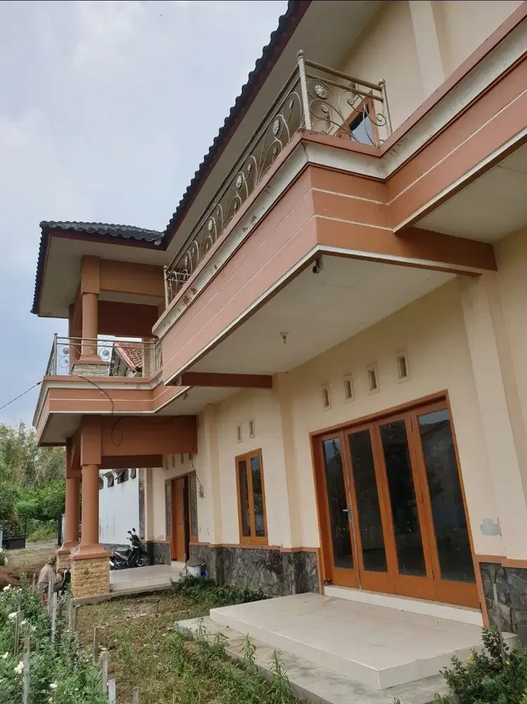 Villa besar di punten bumiaji luas 1267 dekat wisata selecta dan lain