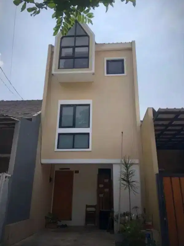 rumah cantik 2 lt di sulfat dekat rs puri bunda perumahan aman nyaman