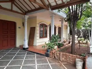 MURAH Rumah di tepi jalan di Utan Kayu Jakarta Timur