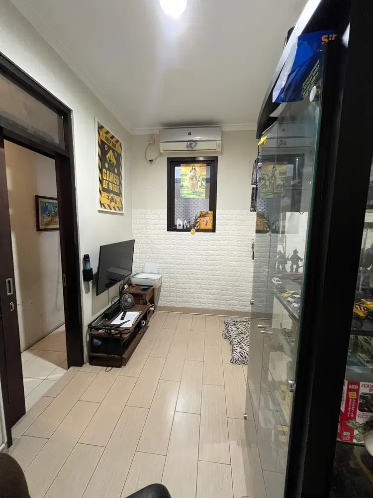 Rumah Bagus Villa Melati Mas 200m2 di jual siap.huni