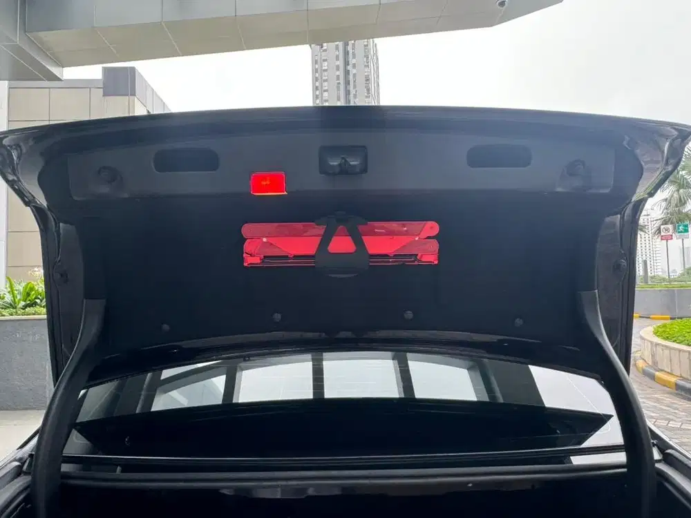 Mercedes Benz Mercy E200 E 200 Hitam NO MALFUNCTION Baru Peremajaan!