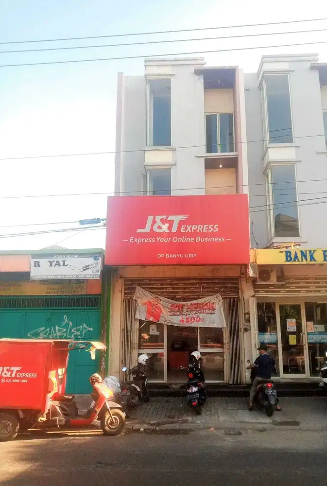 Disewakan Ruko 3 Lantai di Raya Banyu Urip Surabaya