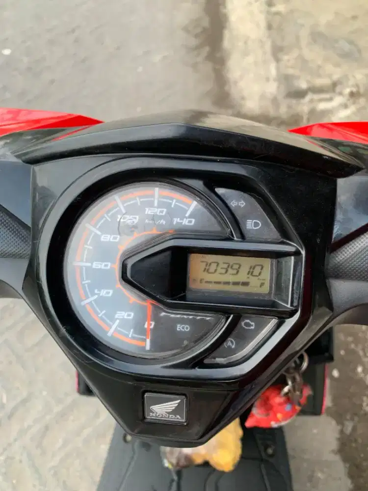 Beat 2017 ISS Warna Merah