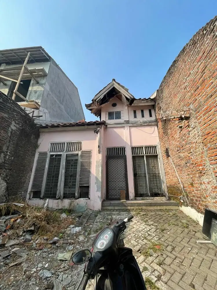 Dijual rumah butuh renov di International Village 1 - Citraland