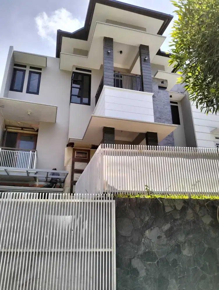 Dijual Rumah Siap Huni 3 LT SetiaBudi Regency Bandung