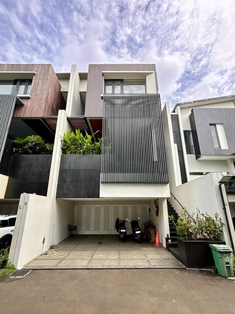 Rumah 3 Lantai di Cilandak, Jakarta Selatan