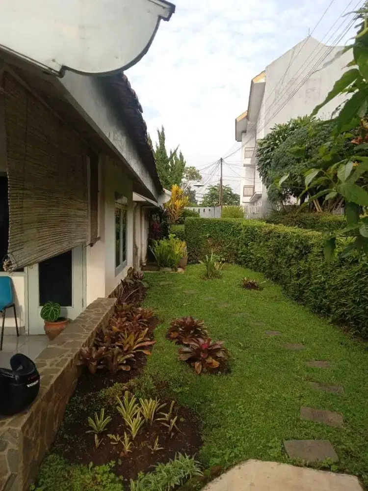 Dijual Rumah ASRI Terawat di komplek dosen ITB Dago Bandung