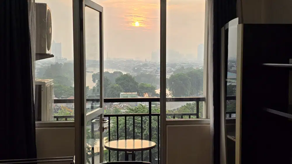 2 Bedroom apartemen Kemayoran hadap danau Sunter sunrise