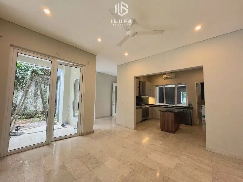 Disewakan Townhouse 4Br baru renov area Kemang