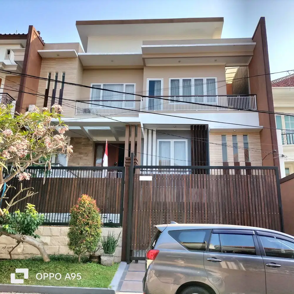 Rumah Mewah Siap Huni Terawat dekat sekolah Petra  VITA ITS ARAYA 1