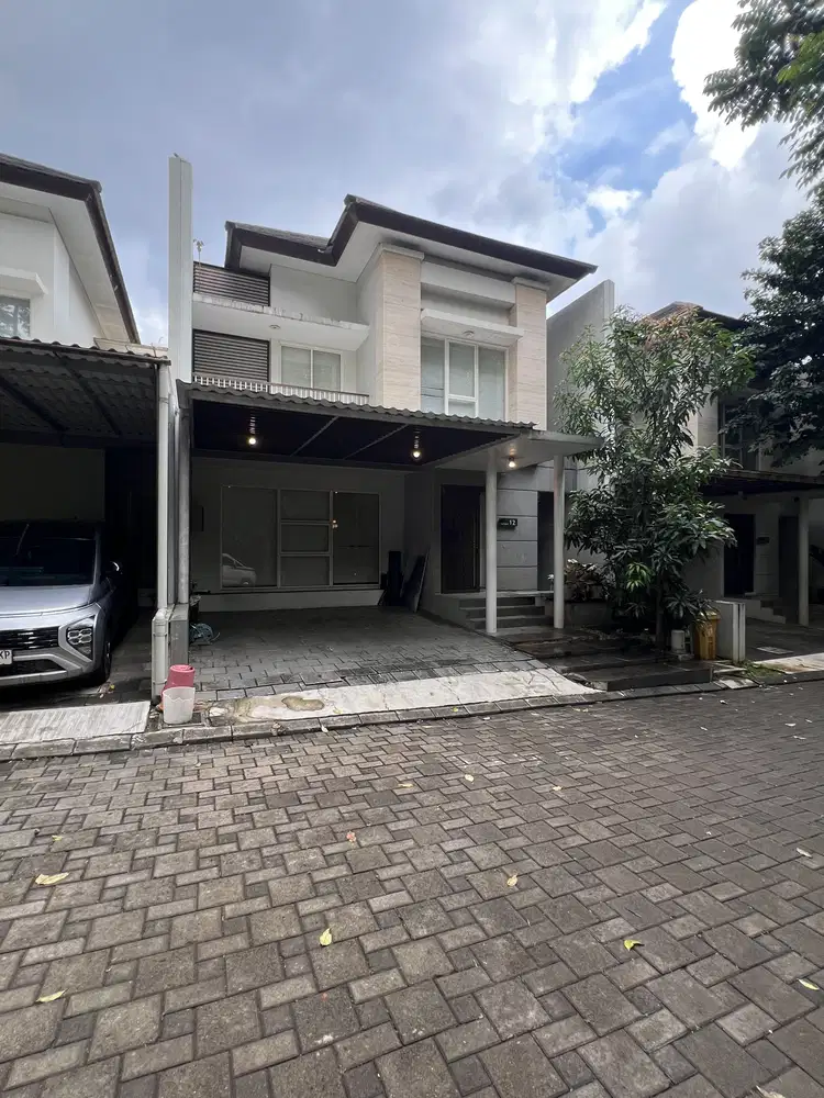 Rumah 2 lantai di Serenia Hills, Lebak Bulus
