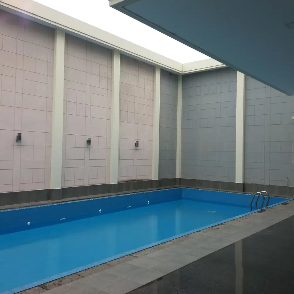 DISEWAKAN RUMAH MEWAH ADA KOLAM RENANG DI TANJUNG BUNGA